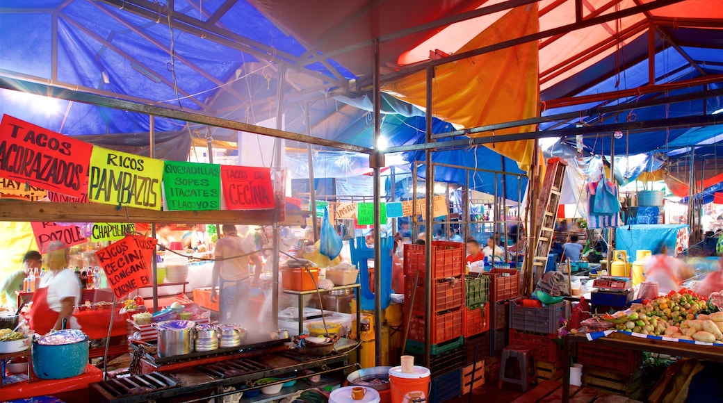 Tepoztlan which includes markets