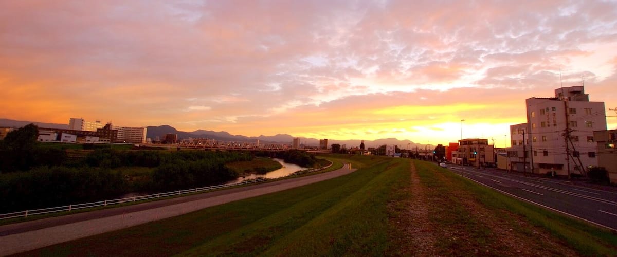 東区雁来町河川敷