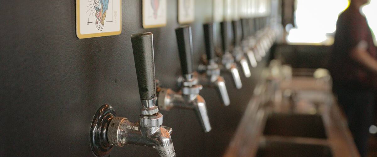 All Inn Brewing Co. showing a bar