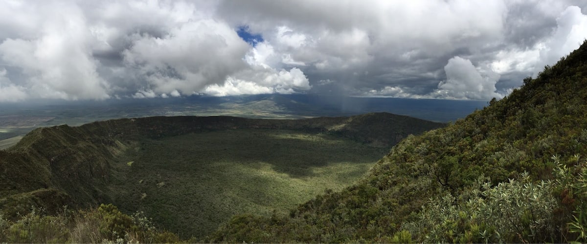 Panoramic view of the crater. 7.1 Km (4.4 Miles)