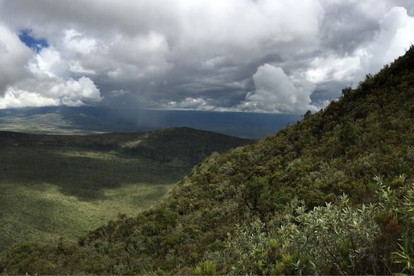 Panoramic view of the crater. 7.1 Km (4.4 Miles)