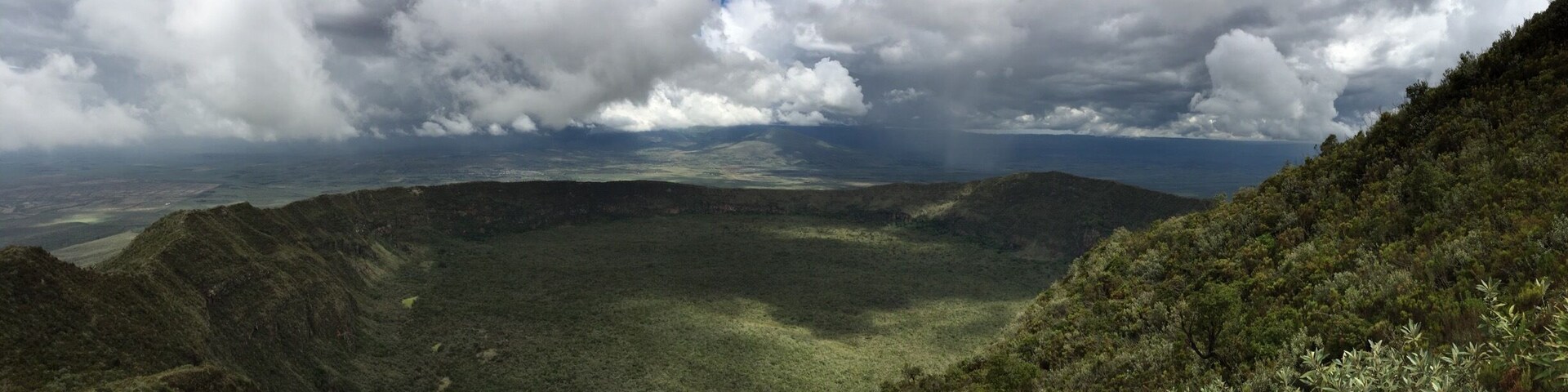 Panoramic view of the crater. 7.1 Km (4.4 Miles)