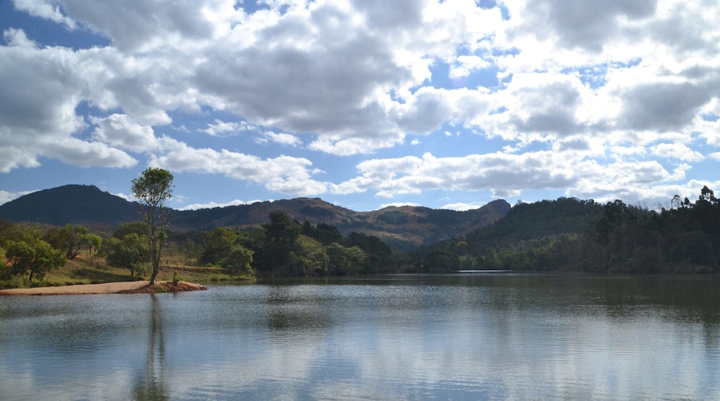 Mlilwane Wildlife Sanctuary is not just about animals. It provides an amazing landscape. Take a walk or rent a mountainbike, and explore every corner of this peaceful place. Beware of crocodiles by the water though. :)
http://www.earthseeing.com/swaziland-night-listen-sound-animals/
#mlilwane #africa #swaziland #landscape #nature #BestOf5