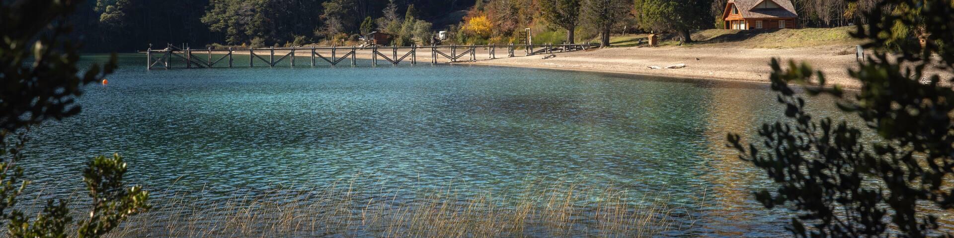 Lago Espejo ubicado en el parque nacional Nahuel Huapi, Neuquen, Argentina.