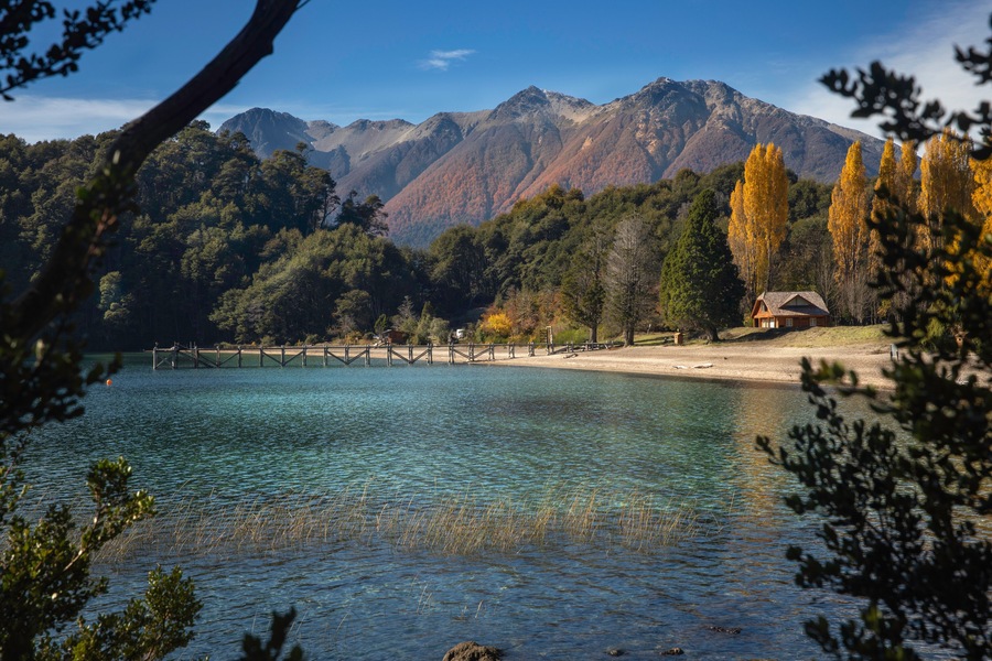 Lago Espejo ubicado en el parque nacional Nahuel Huapi, Neuquen, Argentina.