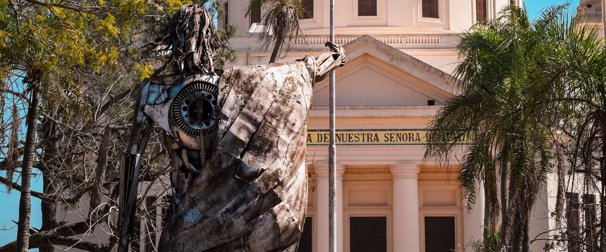 A building with a dome and a statue of a horse.