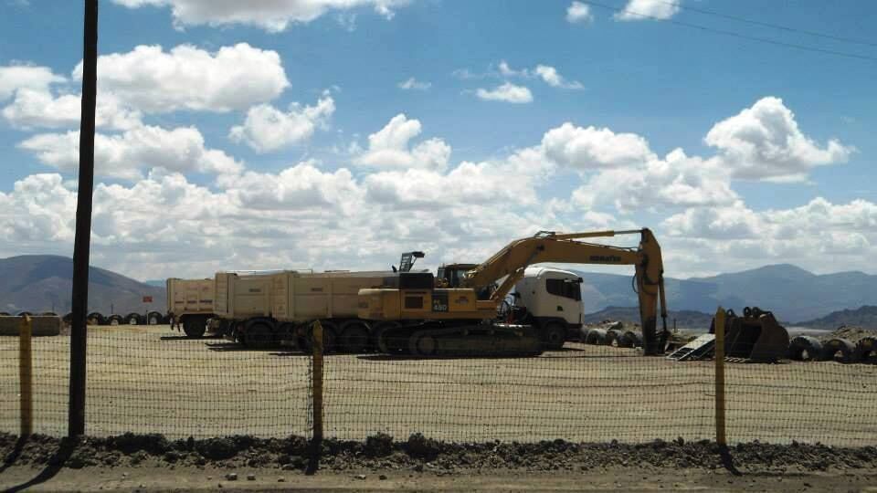 mina el aguilar, un impresionante lugar, donde se extraen minerales, se encuentra a 40 km de la ruta. Dentro del lugar es como un pueblo , hay clubes, escuelas, de todo,  todos mineros.
