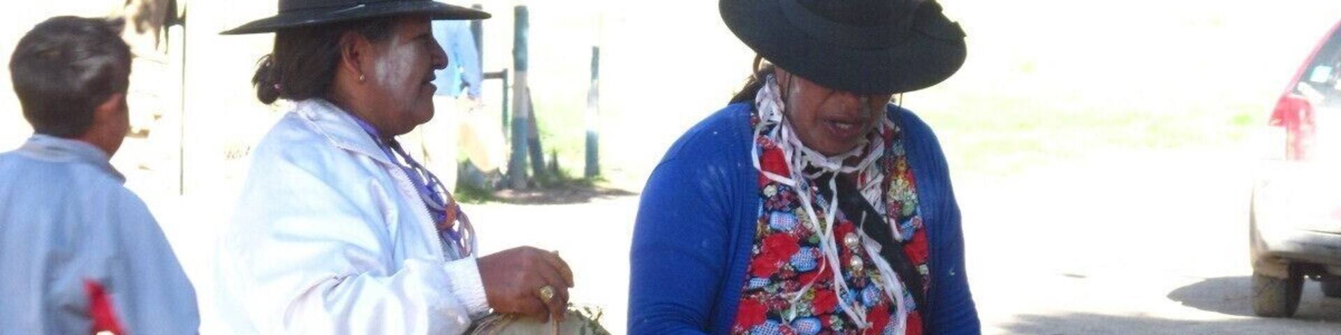 Copleras, in the Carnaval festival. They play this instrument and sing allegorical songs.