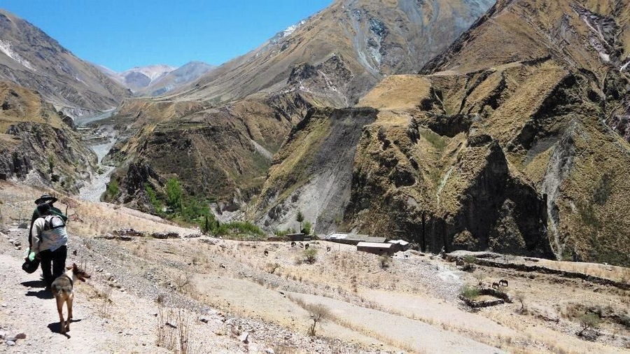 llegando al pueblo de san juan, despues de caminar varios km por el sendero .
