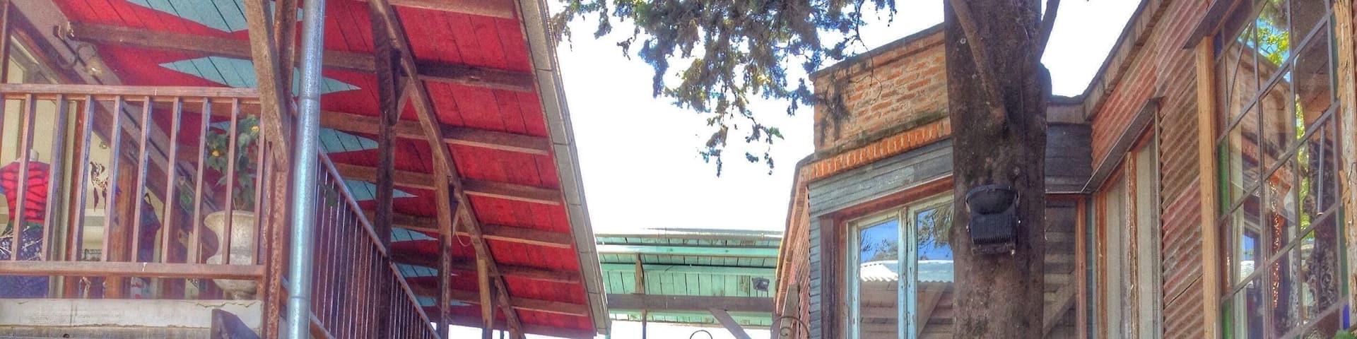 Mercado de Maschwitz. Una galería con muchos restaurants, hay para todos los gustos / Maschwitz market. A small place with a lot of restaurants w different types of cuisine.