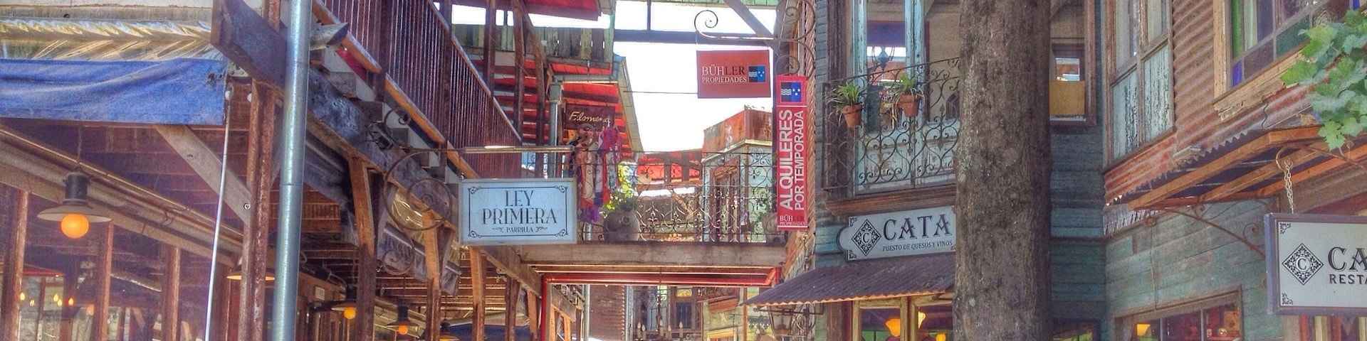 Mercado de Maschwitz. Una galería con muchos restaurants, hay para todos los gustos / Maschwitz market. A small place with a lot of restaurants w different types of cuisine.