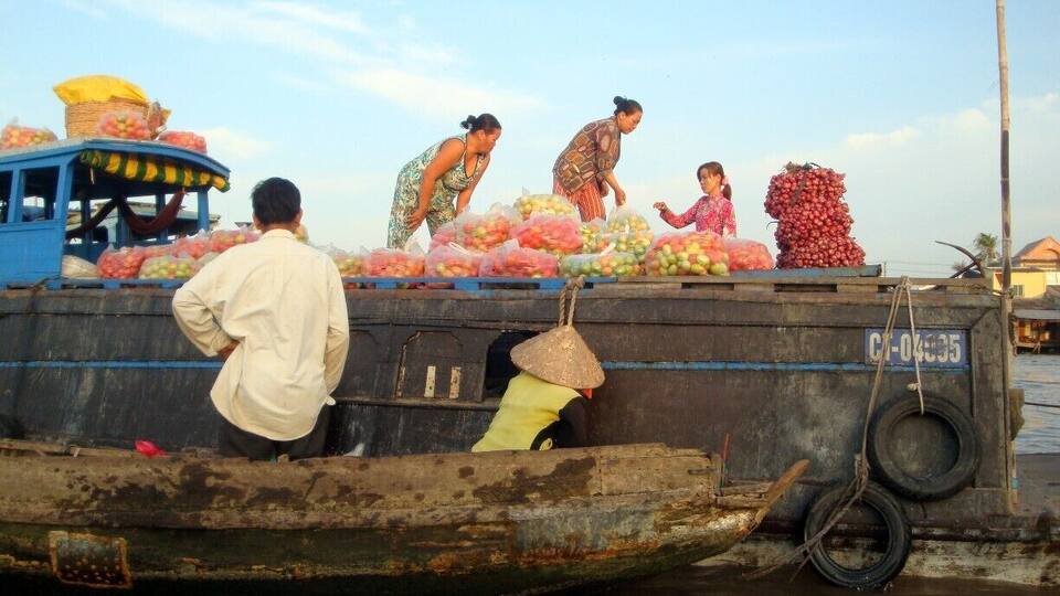 Cai Rang floating market.