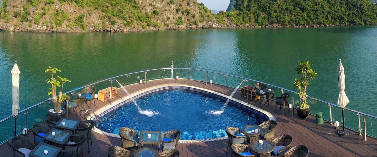 The swimming pool on board with the limestone mountains