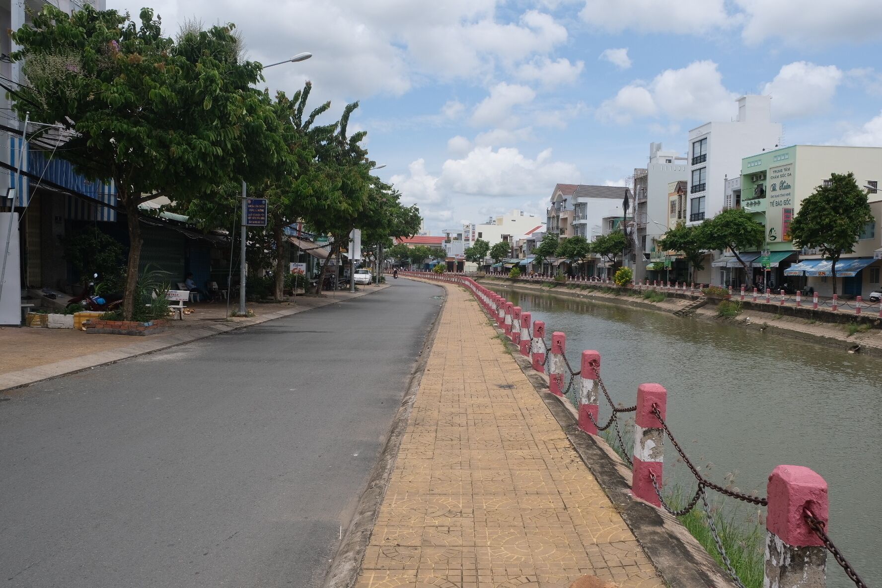 Nice canal walks. Can Tho is a city of small and large bridges with beautiful walkways along the canals leading to bridges. Kinda out of the tourist area.