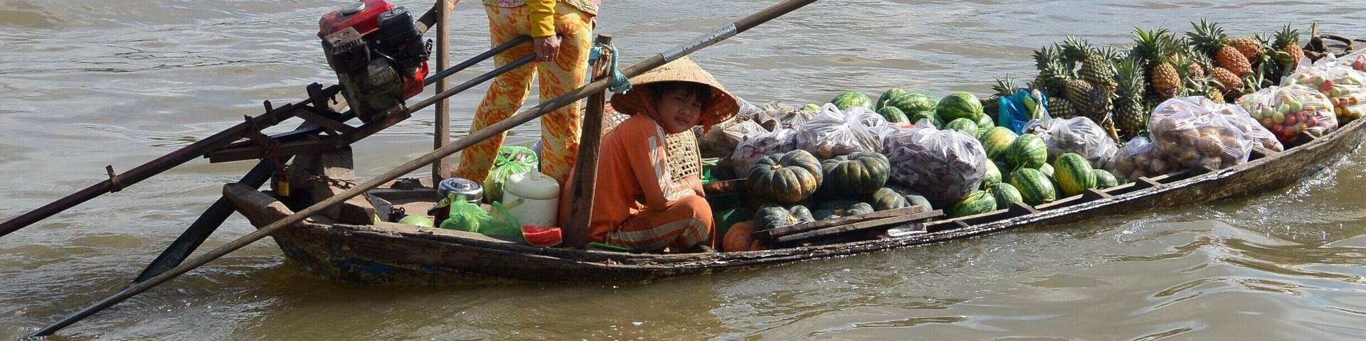 I had never been to a floating market before and the one I visited with a boat in Can Tho was really interesting. The women and men who tried to sell their goods, hopped from one boat to another like acrobats. This woman and her kid were still on their way to the market, but had filled their boat as much as possible with their fresh fruits. #market #MArket #floatingmarket #fruits #asianfood #vietnam