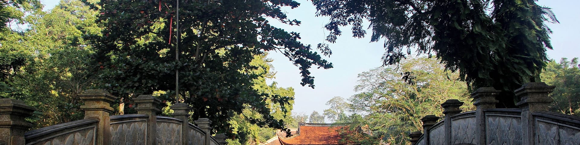 cổng vào khu di tích lam kinh