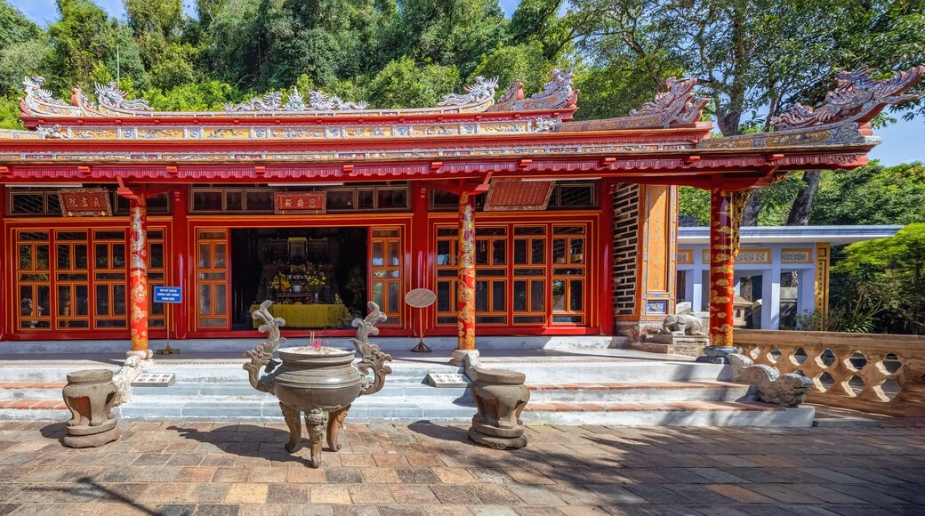 The Hon Chen Pagoda is one of the ancient pagoda in Hue city.It is located on the banks of the Perfume River in Vietnam's historic city of Hue.