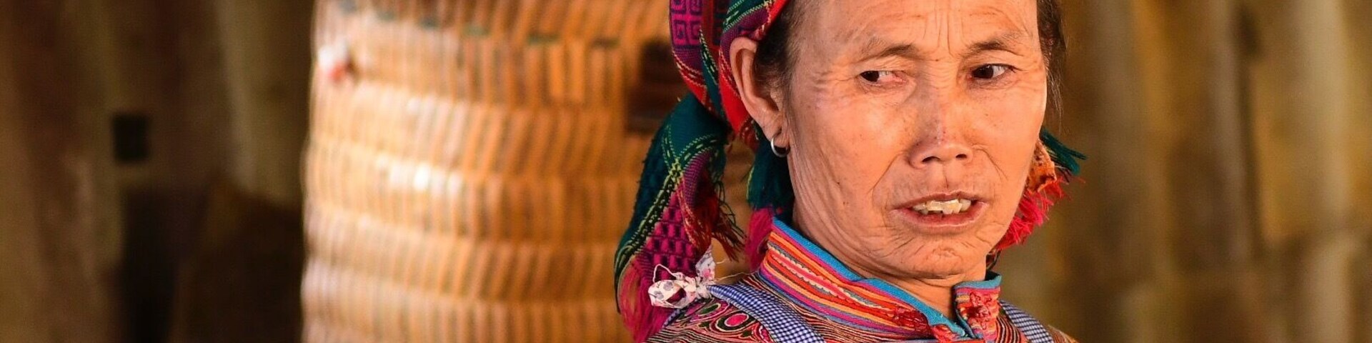 Wonderful people and colours in the mountain markets of the Hmong tribes. 😀😀😀