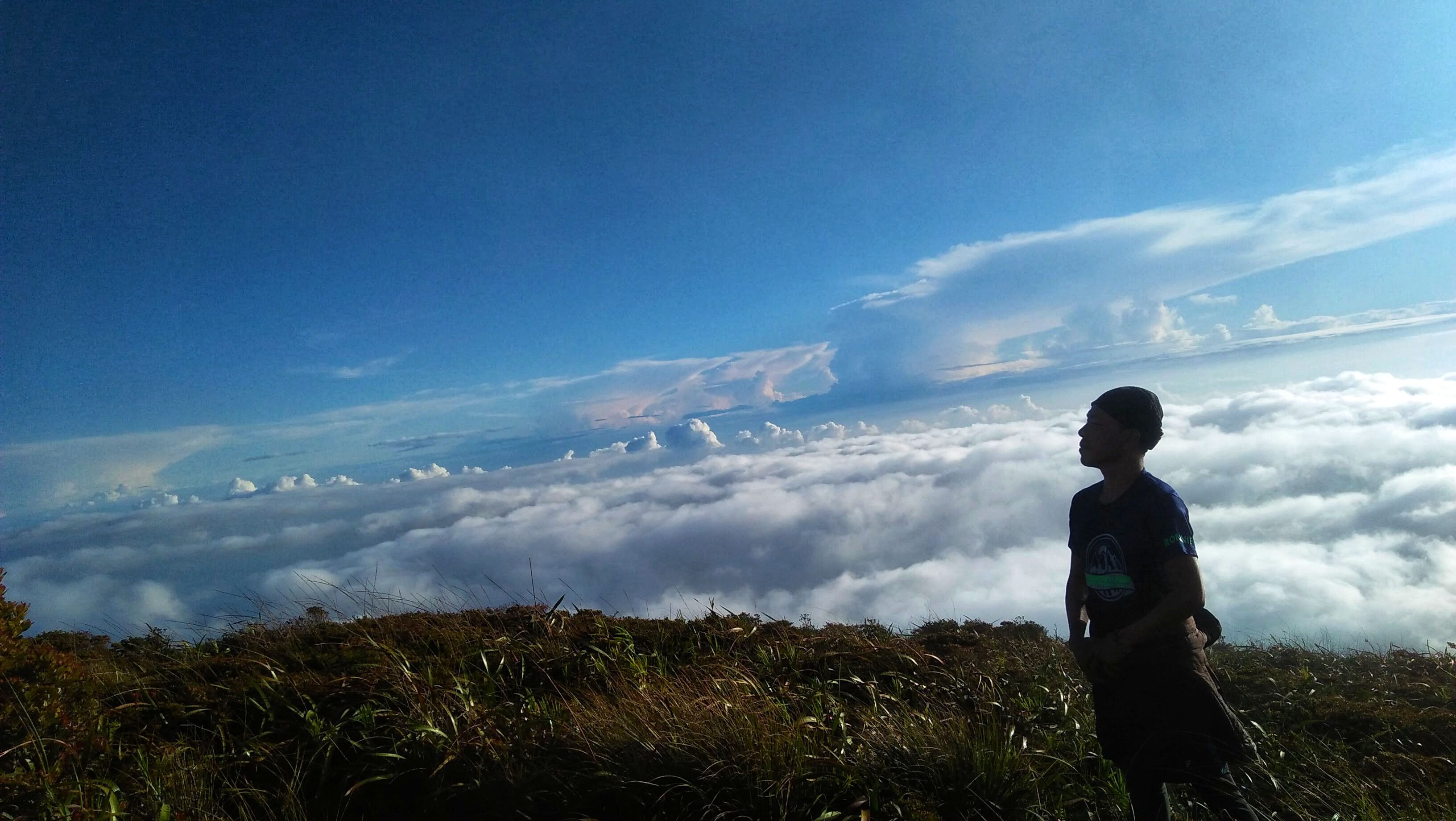 Breathtaking sea of clouds at the very summit of Mt.Halcon. Watta great sight to behold.