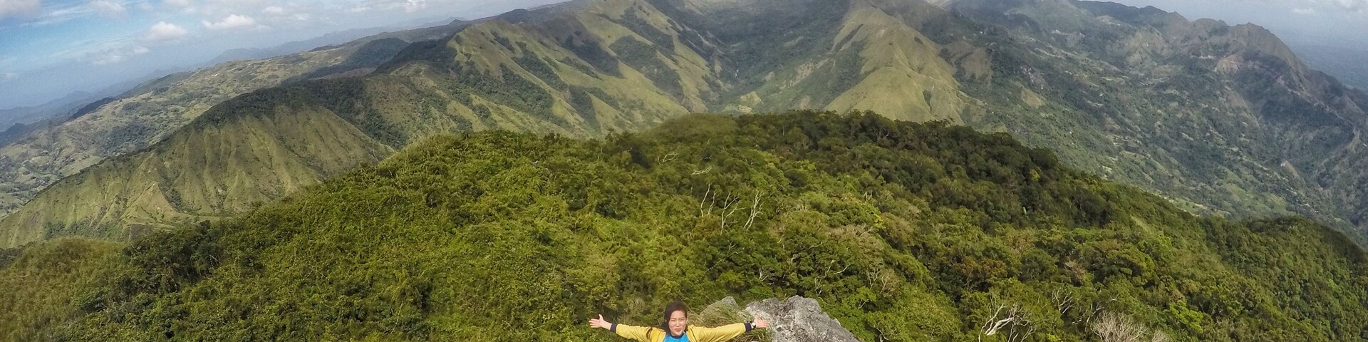 I dunno if it's just me, but everytime I reached the peak of mountains, I feel blessed. NATURE is giving us more than we deserved . 💚💚💚
