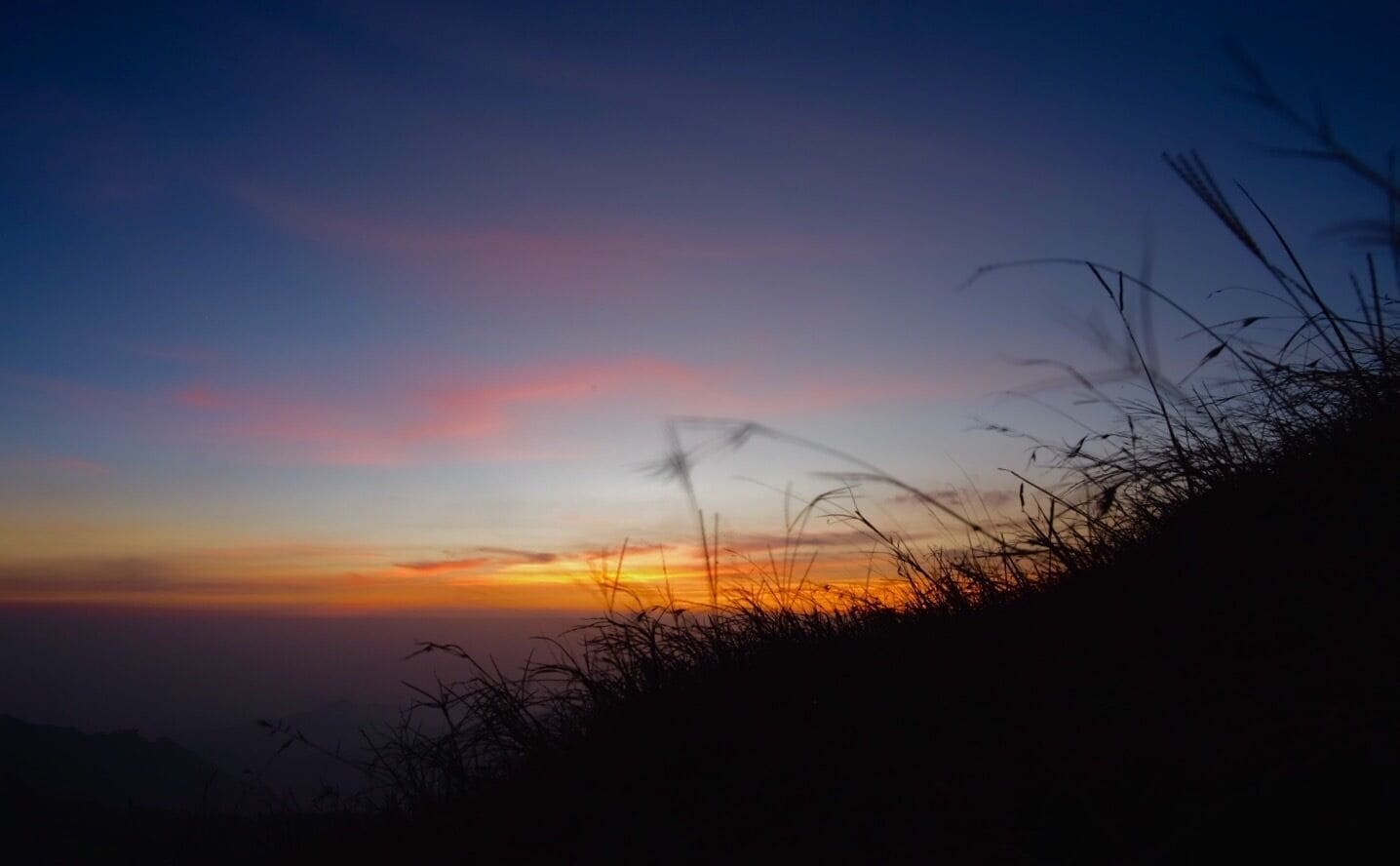 People go on day hikes to Mt. Ulap. A kid who looked like he was barely 10, accompanied by his parents, made it look like a walk in the park. My siblings, cousins, and I stayed here overnight unprepared for the cold. This #sunset was worth the discomfort. #philippines #mtulap