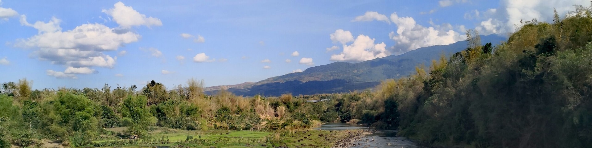 If you're patient enough for a long drive, you'll find places like this in the #Philippines. I'm glad we still have these little pockets of happiness.
#Nature