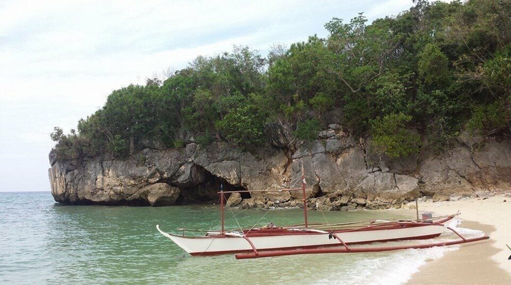During my trip at Pagbilao Island. They call this as kwebang lagpas.
#travel #pagbilaoquezon #pagbilaoisland #whitesand #itsmorefuninthephil