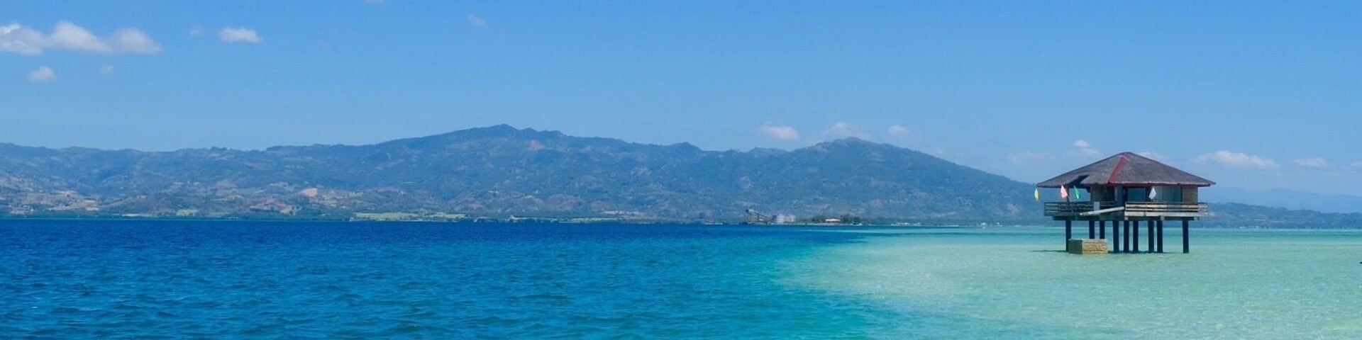 A boat ride from Bais will take you to Manjuyod sand bar where you can spend hours frolicking on the sand during low tide or on clear waist deep waters during high tide. 🏖🚣🏻 #blue