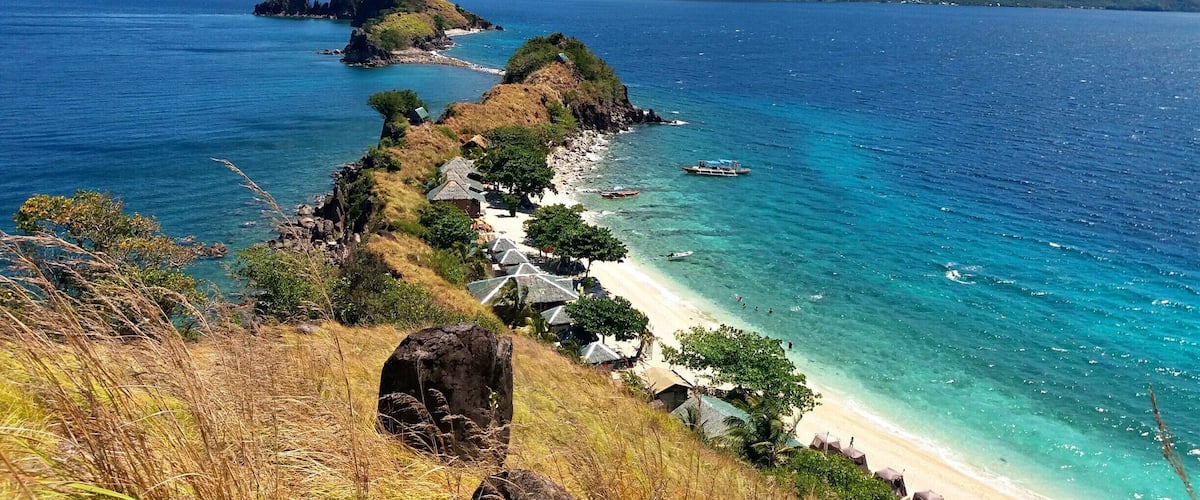 A short 10 minutes trek up hill, voila Majestic view from the top! #philippines #beach #mountain #troveon #wanderlust