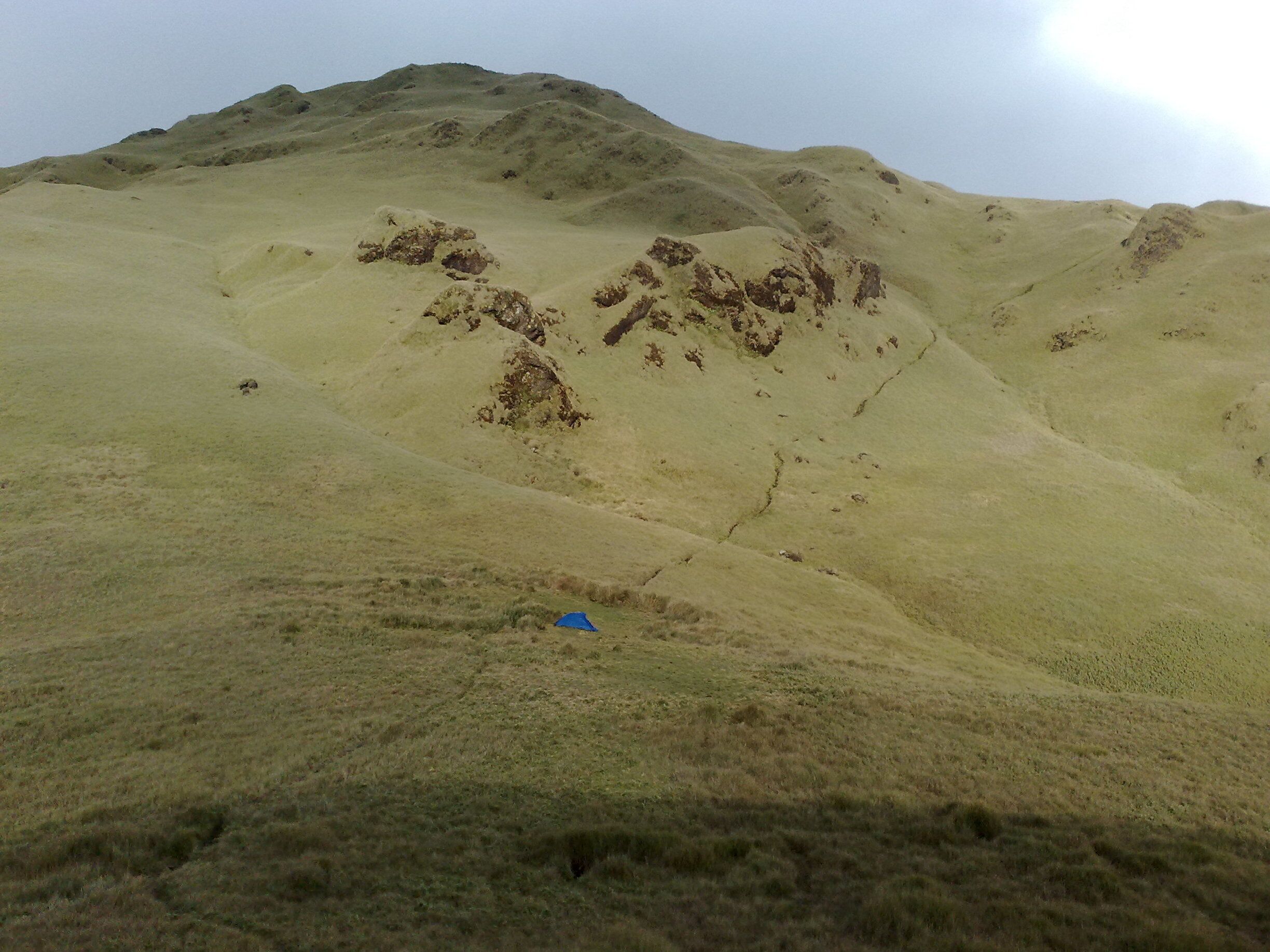 pulag solo climb. alone on saddle camp.