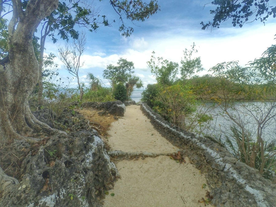 My second favorite beach spot in Guimaras, the Natago Beach (Hidden Beach).
Went for a week-long trip in Panay Island (Guimaras-Antique-Iloilo) last Februay of 2016. It was a supposed Palawan trip but I was late to my flight so I just decided to go somewhere else than pay thrice the price for a rebooking fee. It was a blessing in disguise as that became one of the best trips of my life. #ExplorePanay #beach #island #nature #choosephilippines