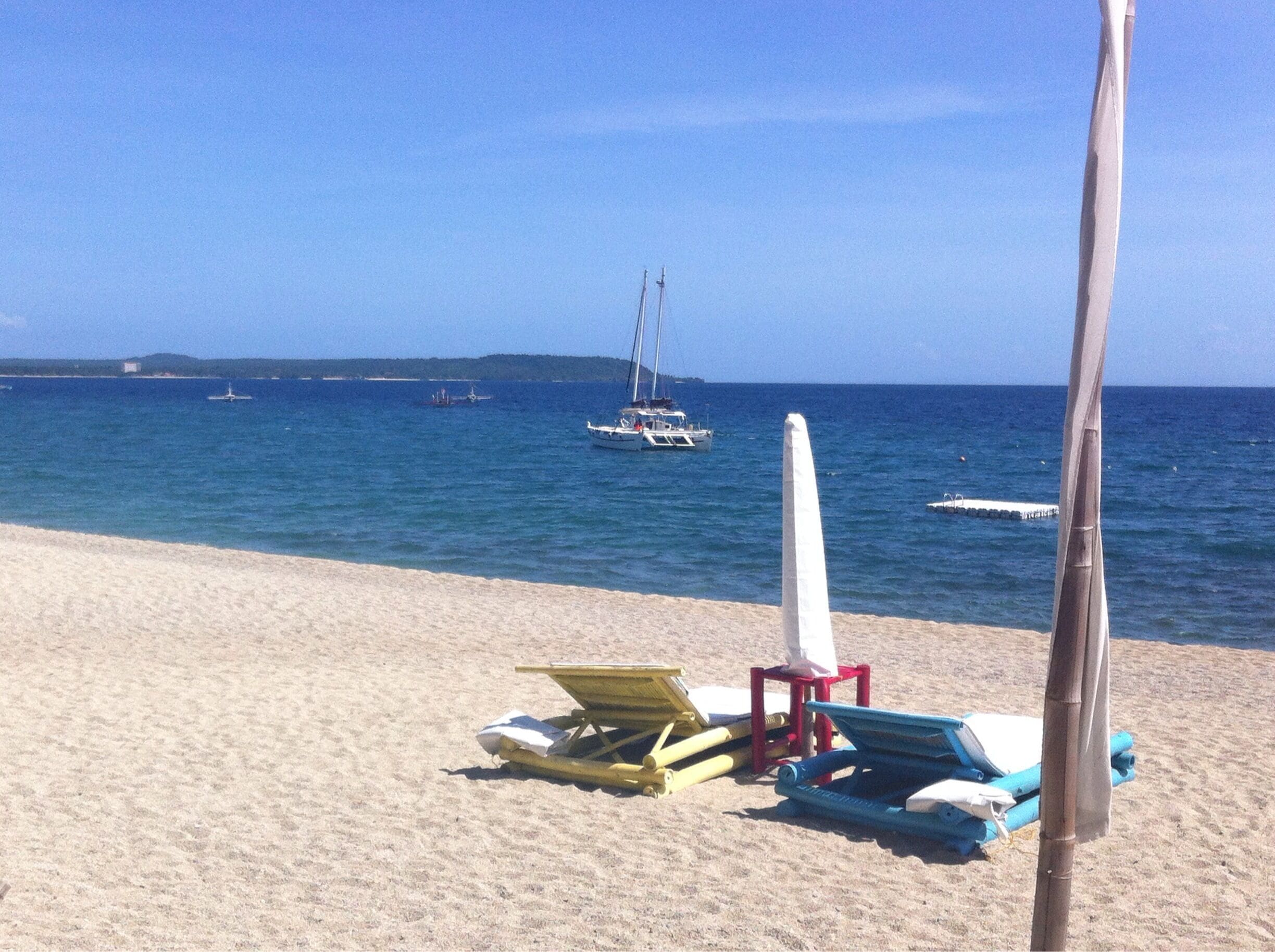 Away from the city for a while, for thanksgiving this is Batangas La Iya its a long way drive but sure its worth it. I love the beach coz its simple clear and relaxing. This is a no filter photo :)