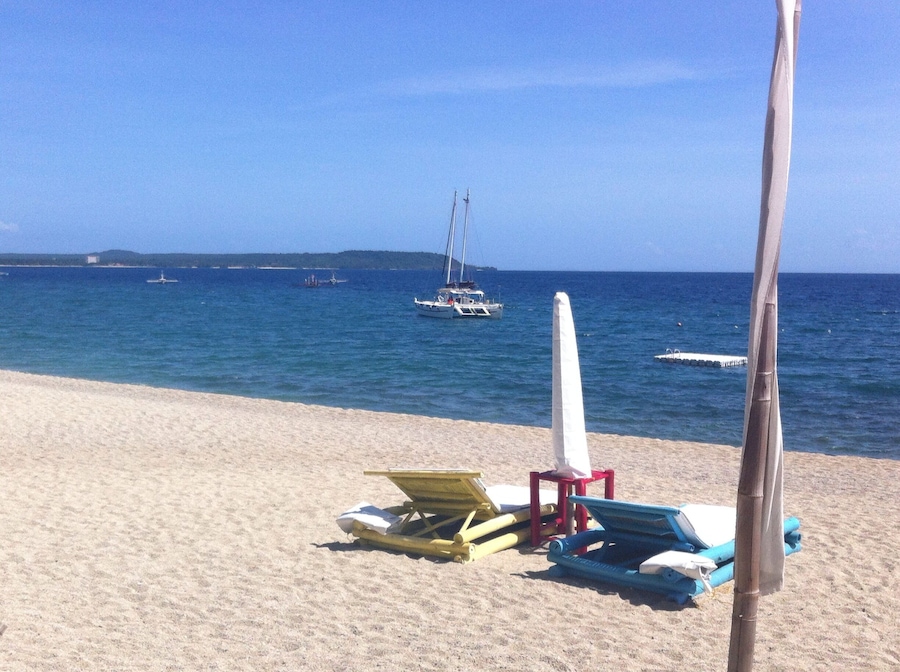 Away from the city for a while, for thanksgiving this is Batangas La Iya its a long way drive but sure its worth it. I love the beach coz its simple clear and relaxing. This is a no filter photo :)