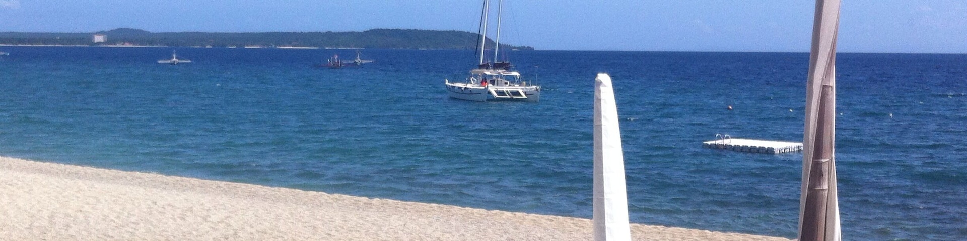 Away from the city for a while, for thanksgiving this is Batangas La Iya its a long way drive but sure its worth it. I love the beach coz its simple clear and relaxing. This is a no filter photo :)