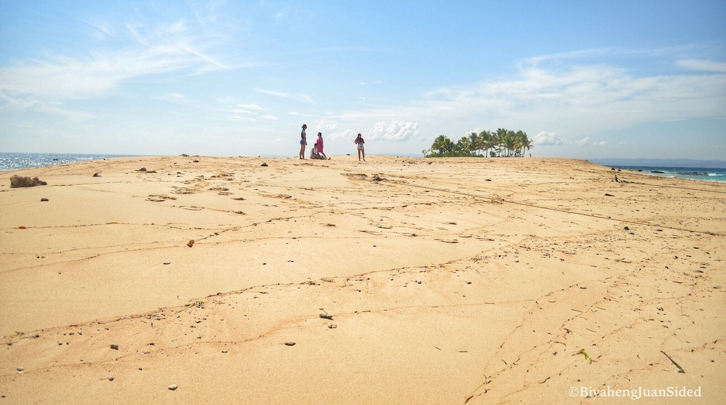 Hagonoy Island, an almost naked island with very few vegetations and rock formations.
Britania Islands, San Agustin, Surigao del Sur. #explorethephilippineschallenge #ecotourism #Philippines #mindanao #lonelyplanet #natgeotravel
For more information on Britania Group of Islands, you may go to this link:
https://biyahengjuansided.wordpress.com/2015/11/29/britania-islands-in-san-agustin-surigao-del-sur-patches-of-paradise/