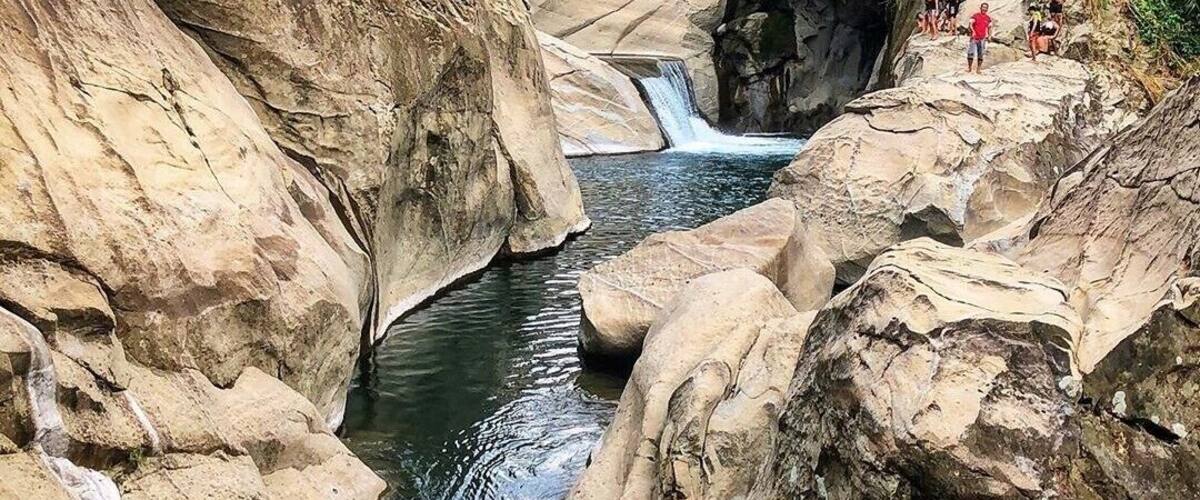 First time cliff jumping here. Good alternative to surfing when there aren't much waves to go around. Once you hit the water, it's really cold and refreshing. Had a pretty good time.