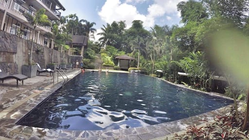 Looking for a quick getaway from Manila's busy streets? This little sanctuary is the perfect place for a staycation. Very relaxing, with nice facilities and never crowded. 😉