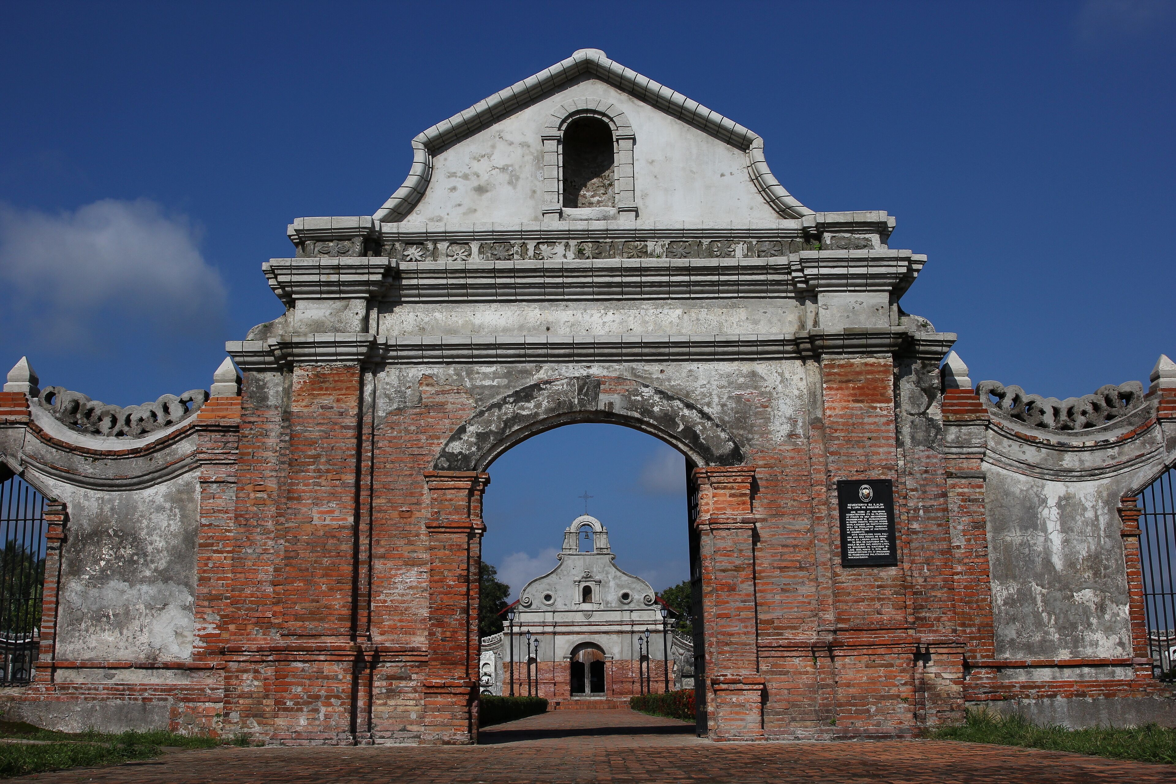 Die Nagcarlan Kapelle mit seinen unterirdischen Krypta wurde 1845 gebaut und gilt als der einzige unterirdische Friedhof des Landes. Nagcarlang in der Provinz Laguna, Philippinen