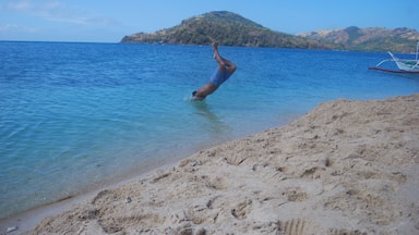 Who can resist such blue waters in this small island? You can also feel like you're on Survivor because it is uninhabited, no electricity, and away from civilization. But don't worry, it is easy to find a boat ride to get out from there. #beach #waterlust