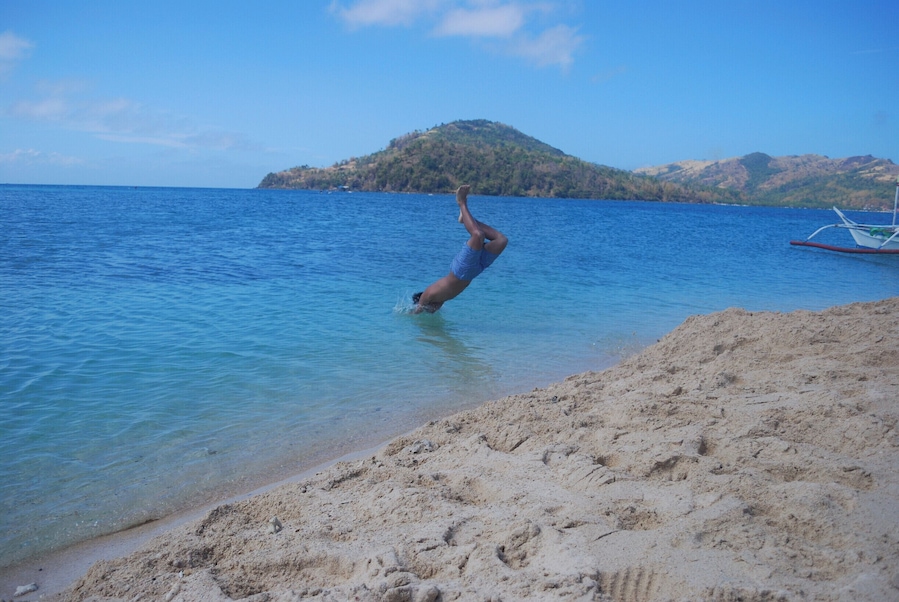 Who can resist such blue waters in this small island? You can also feel like you're on Survivor because it is uninhabited, no electricity, and away from civilization. But don't worry, it is easy to find a boat ride to get out from there. #beach #waterlust