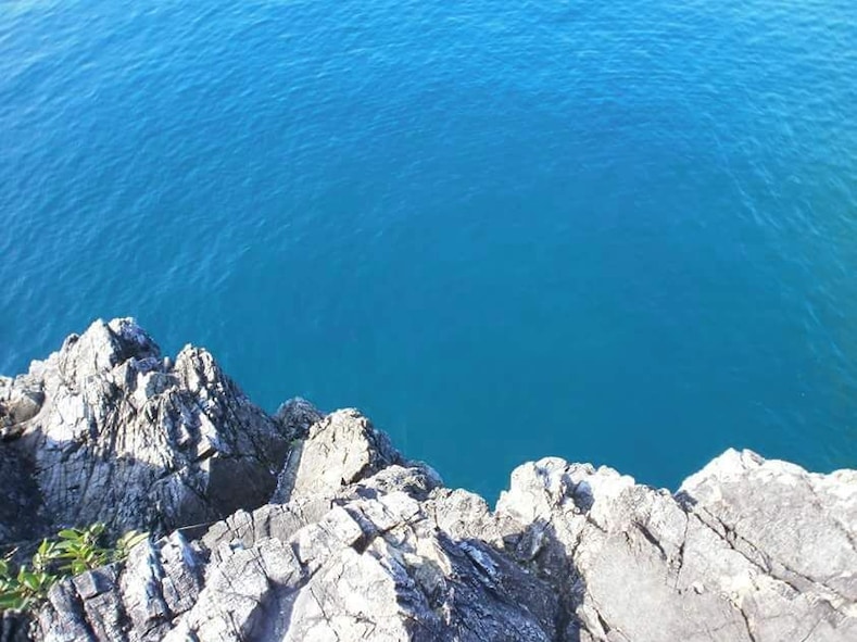 THE TABON BEACH, EXPERIENCE AND EXPLORE DIFFERENT BREATHTAKING SCENERIES.