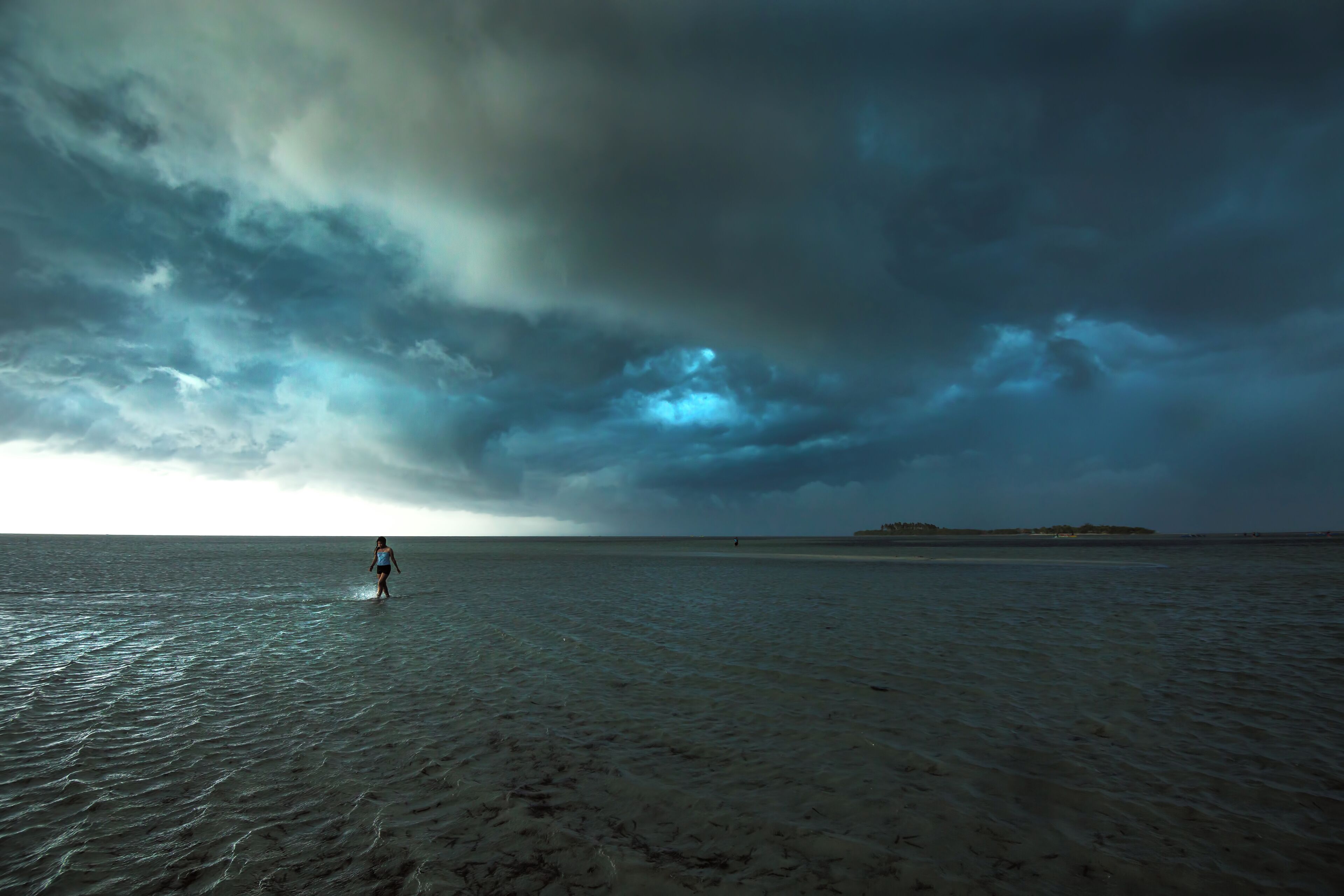Only
by weathering
the greatest
storms
can we
appreciate
the most beautiful
skies.
—tyler knott gregson

Stormclouds over the shores of Anda, Pangasinan, Philippines.