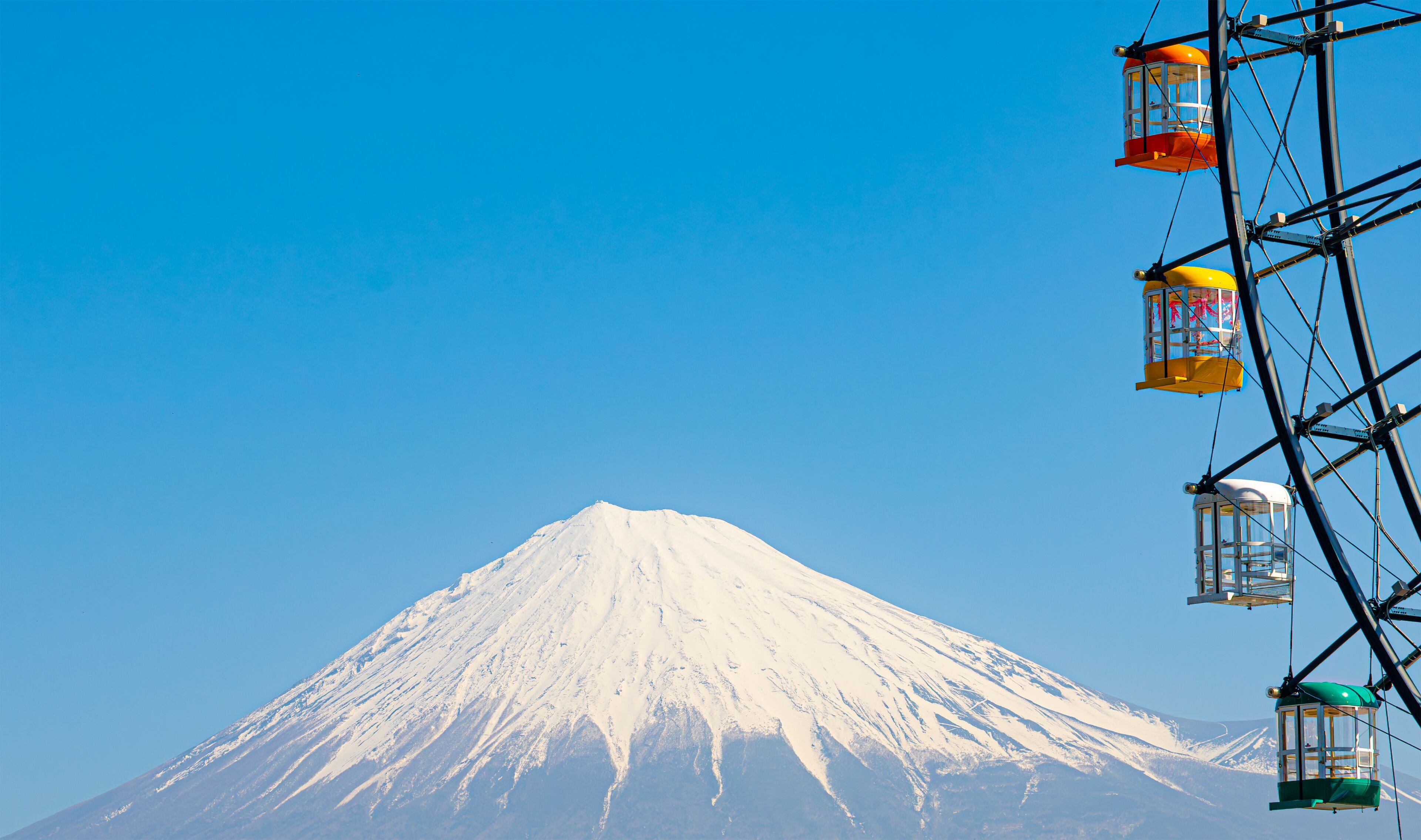 Ferris wheel and Mount Fuji.