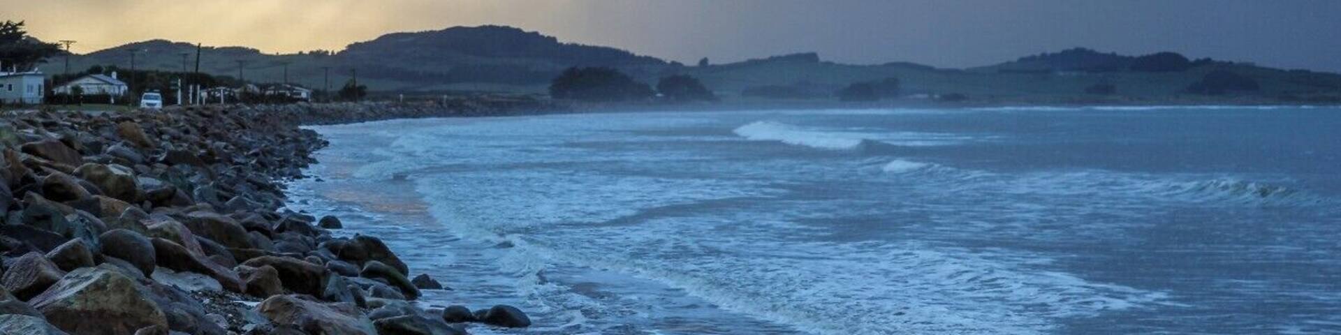 Camped for the night at Colac Bay as per Backpacking Matt's suggestion. This is a beautiful completely unknown spot on the south coast of the south island - beautiful coastline and a great pub and tavern that has rooms and camp sites.