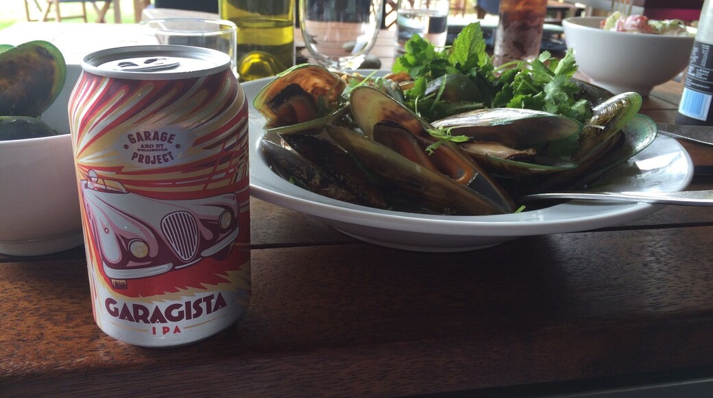 Delicious green lipped mussels and a can of an outstanding IPA. Not a bad stop on the drive from Christchurch to Dunedin.