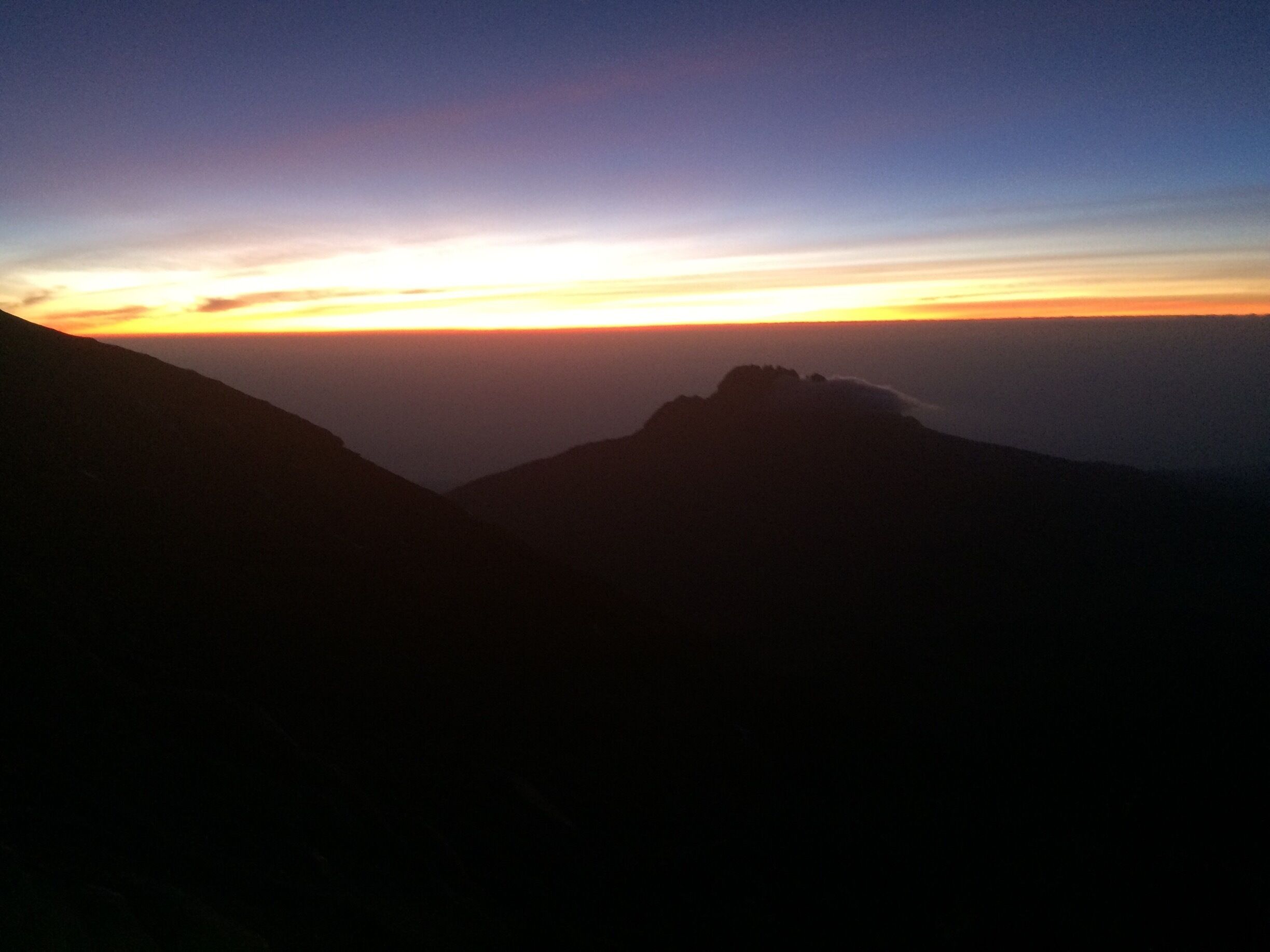 Рассвет на Килиманджаро. Красиво, но холодно))