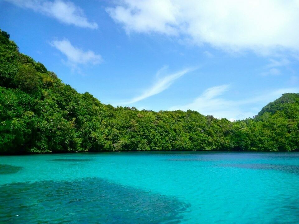 Boating through the rock islands. 