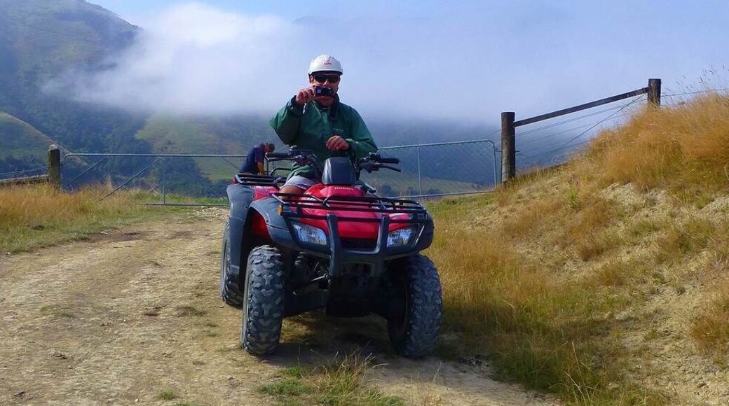 Great 4WHELL experience in Kaikoura. Sea cliff views, seal colony, mountains, valleys, crossing creeks and lots of fun.