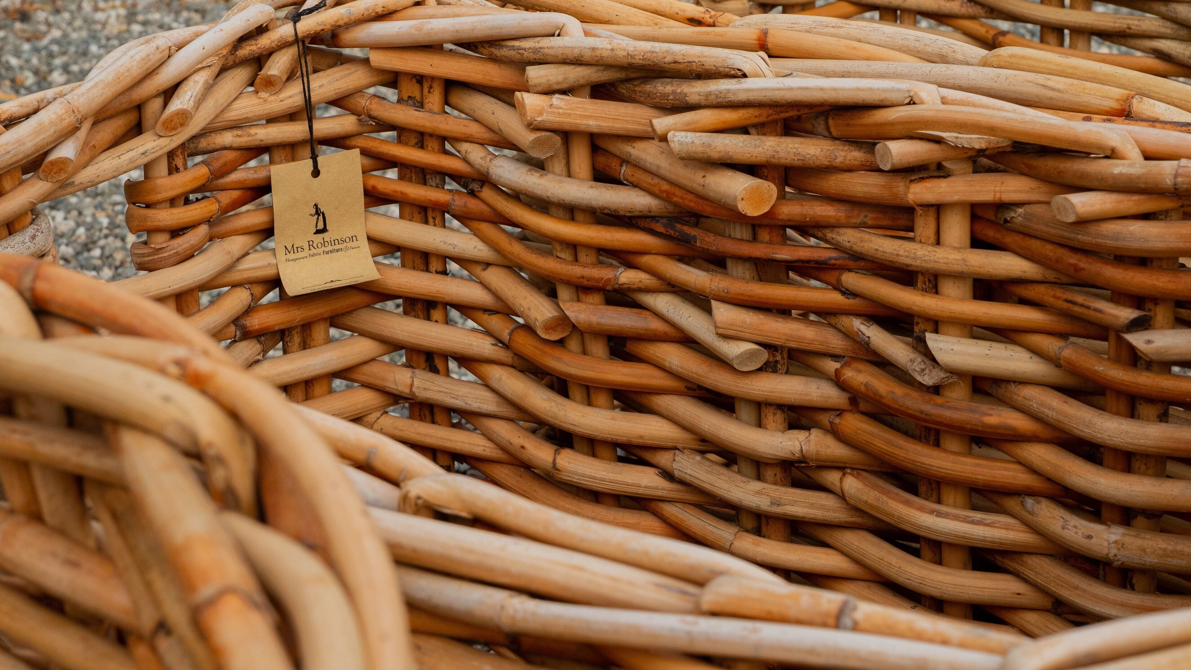 Tarras featuring signage