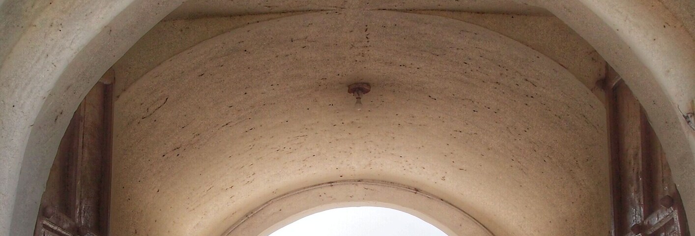 To some, Tipu Sultan was a cruel tyrant. To others, a hero of Indian nationalism. To most people outside of India, someone they never heard of. Whatever the case, his tomb, a magnificent example of Indo-Persian style, was built to impress.
It's located in the western part Srirangapatna. Take a short rickshaw ride from the bus terminal or walk the 3 kilometers if you're up for it. Entrance is free, but the person you leave your shoes with will ask for a small tip.
#trovember